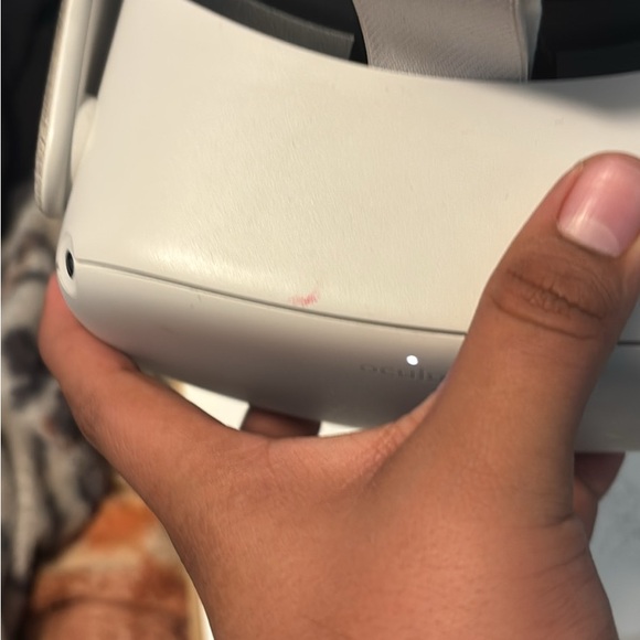  White VR Headset with Controllers